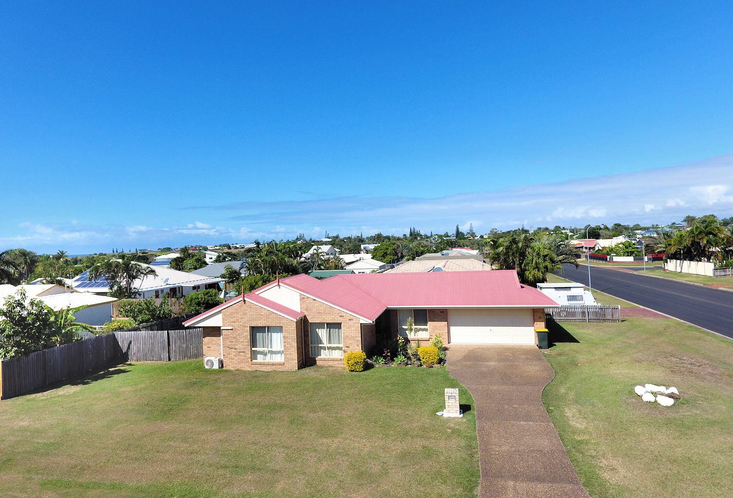 3 bedrooms House in 2 Calypso St BARGARA QLD, 4670