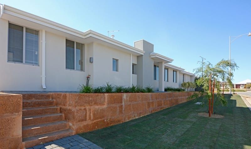 4/2 Redheart Road, Carramar WA 6031, Image 1