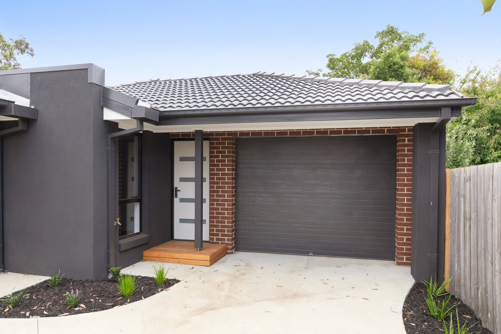 2-4/12 Raglan Street, Wallan VIC 3756