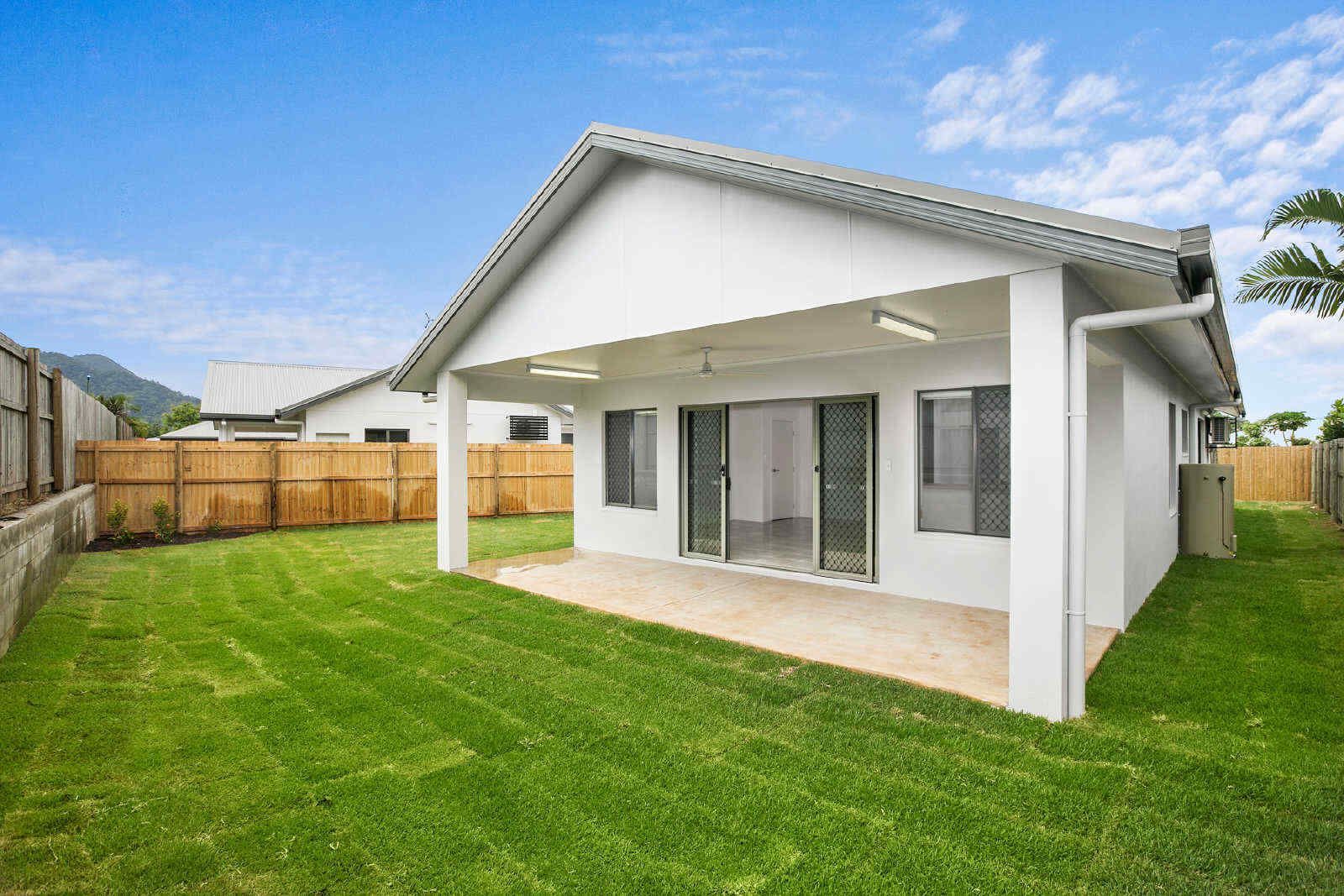 2 18 Sedgwick Close Edmonton Qld 4869 Apartment For