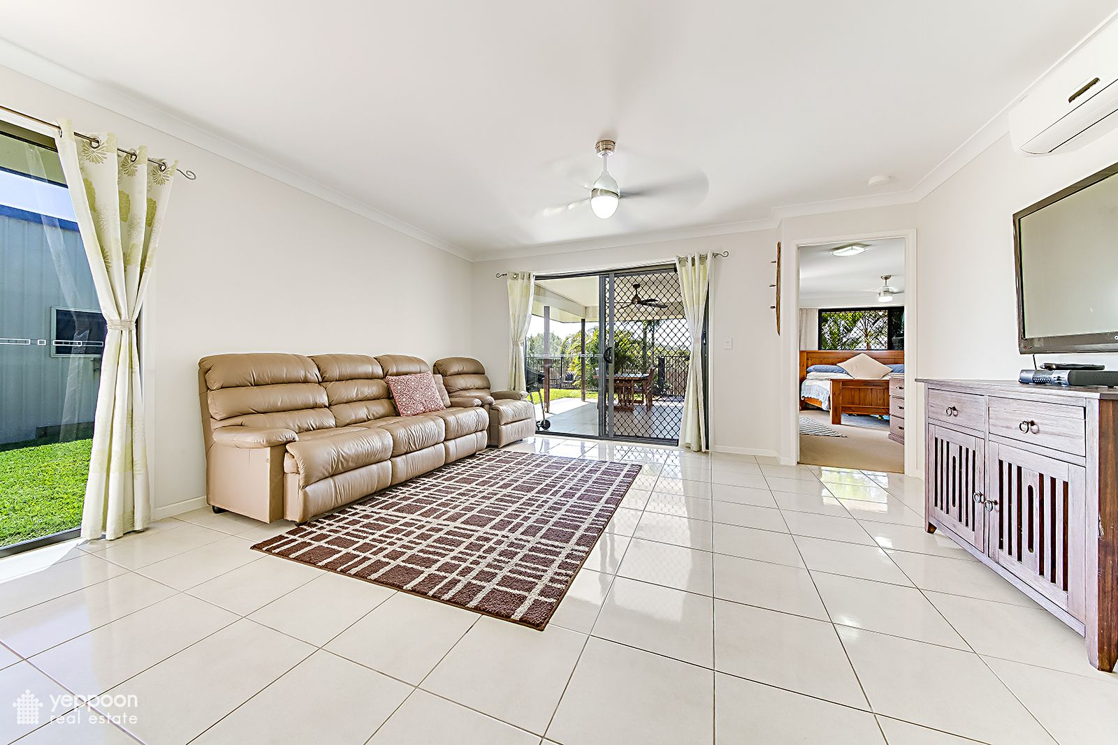 3 Peninsula Place, Rosslyn QLD 4703, Image 2