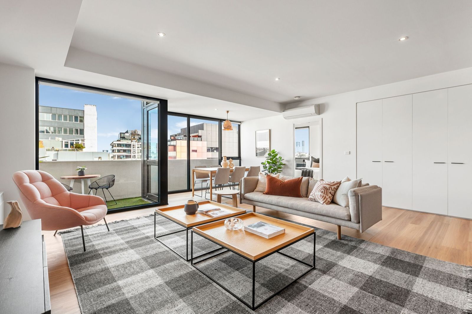 2 bedrooms Apartment / Unit / Flat in 77/1 Sandilands Street SOUTH MELBOURNE VIC, 3205