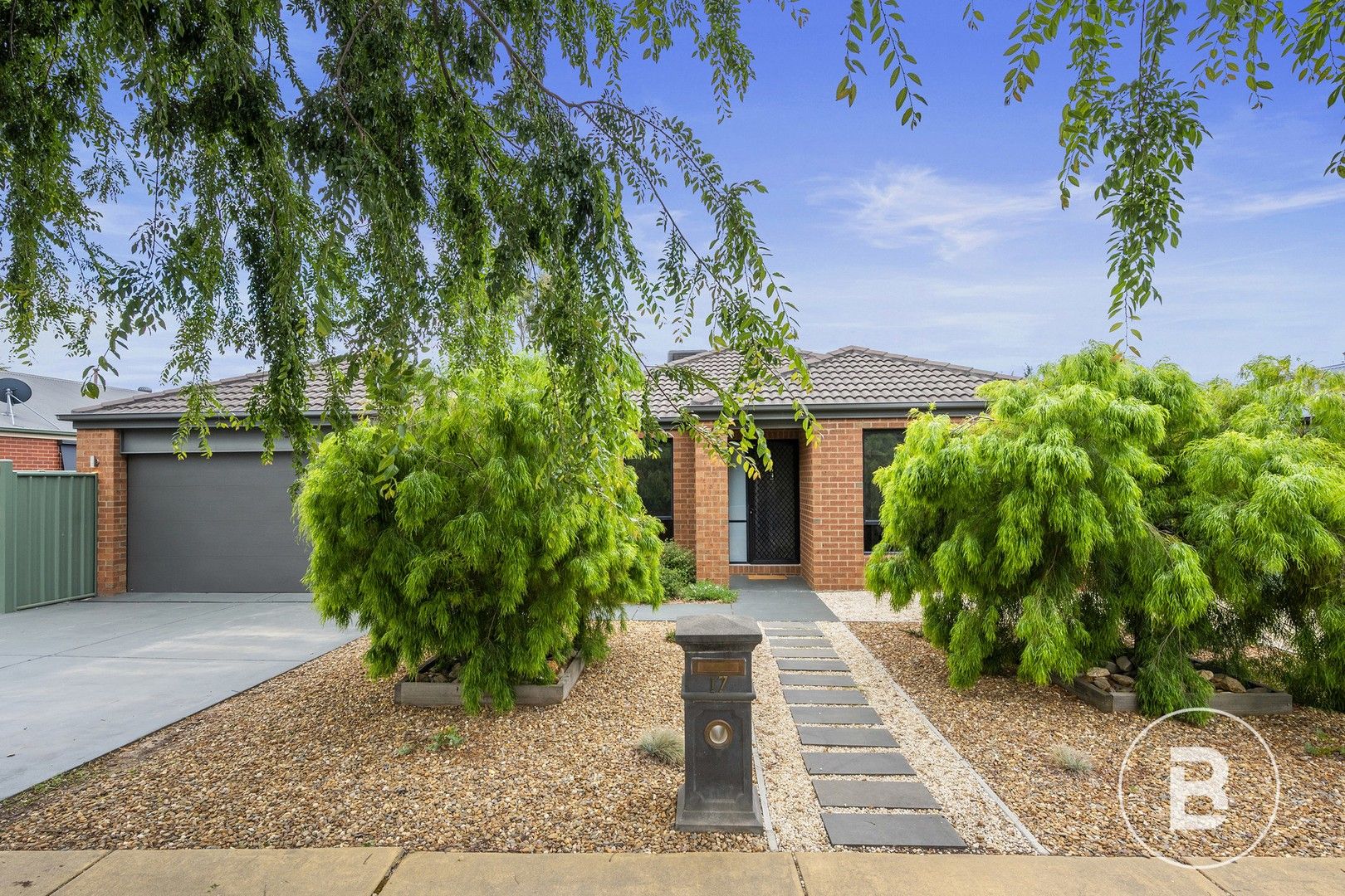 3 bedrooms House in 17 Candlewood Drive STRATHFIELDSAYE VIC, 3551