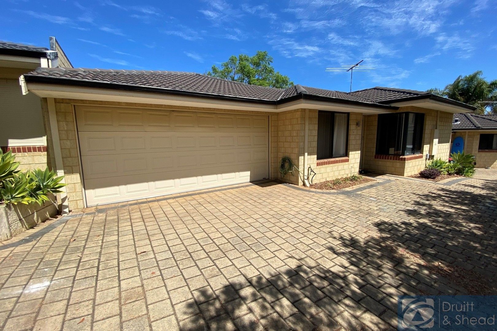 3 bedrooms Villa in 34B King George  Street INNALOO WA, 6018