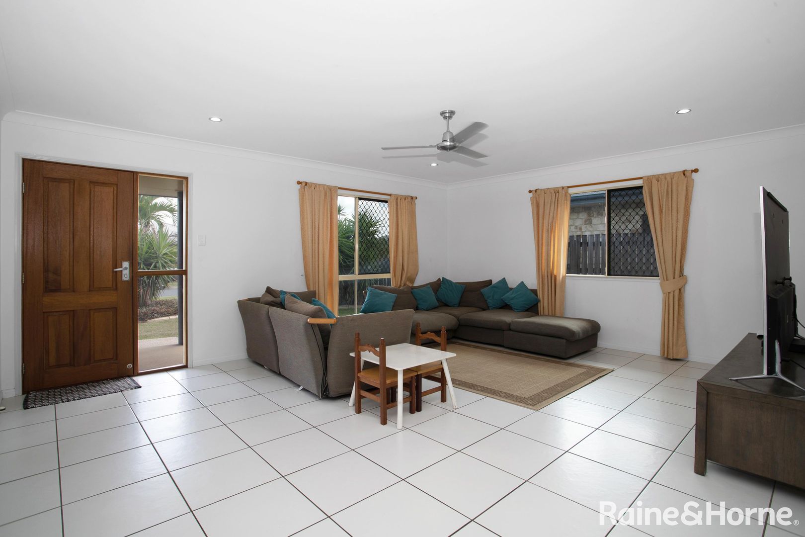 11 Peacock Place, Marian QLD 4753, Image 2
