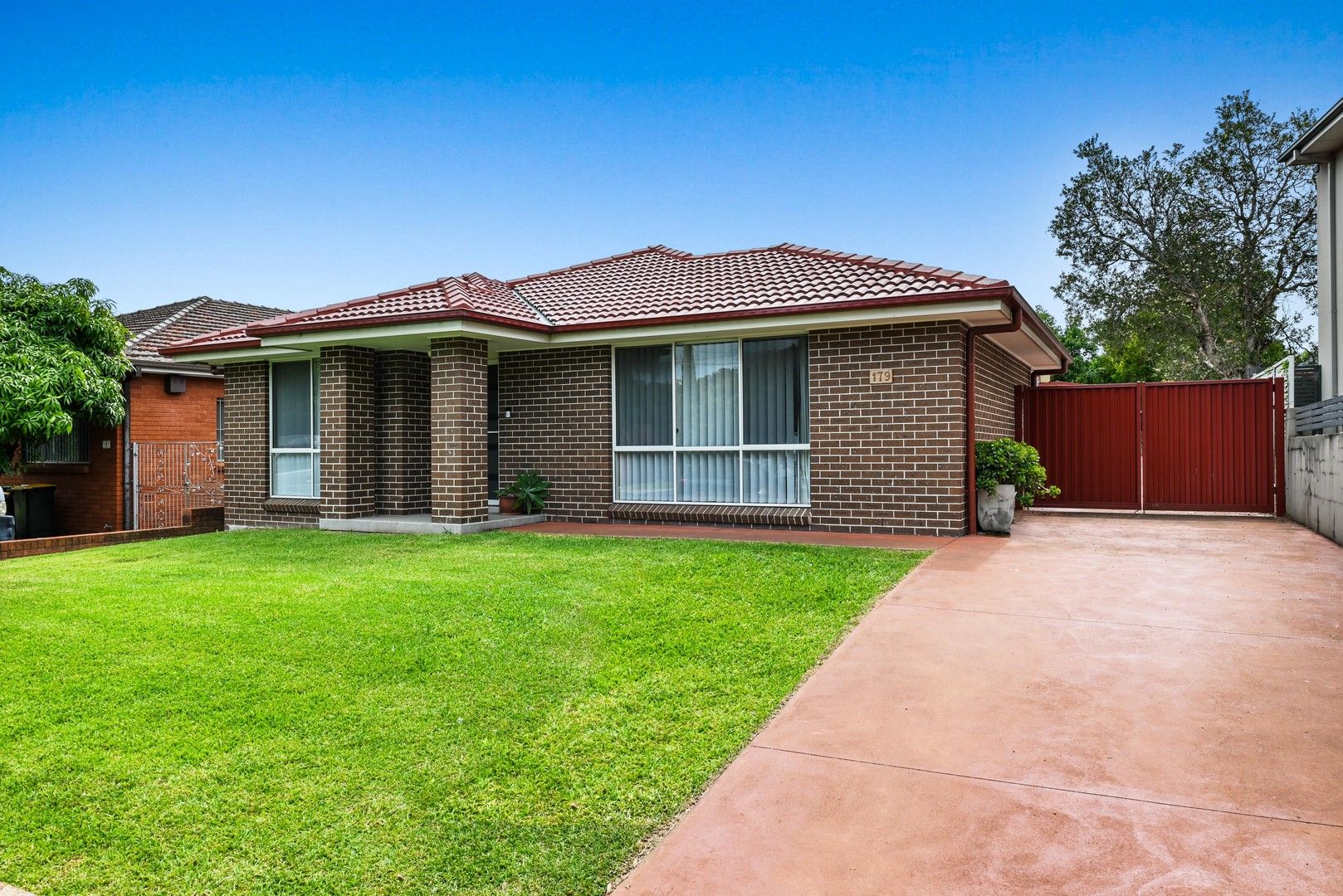4 bedrooms House in 179 Moorefields Road ROSELANDS NSW, 2196