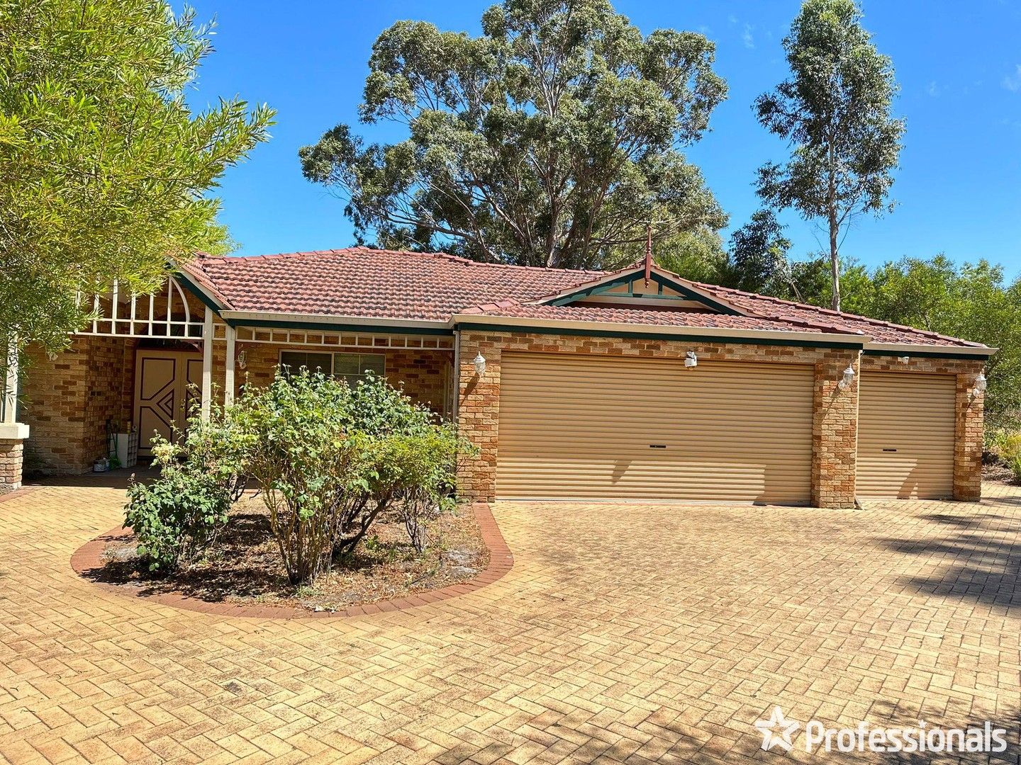 6 bedrooms House in 2 Brush Court CANNING VALE WA, 6155