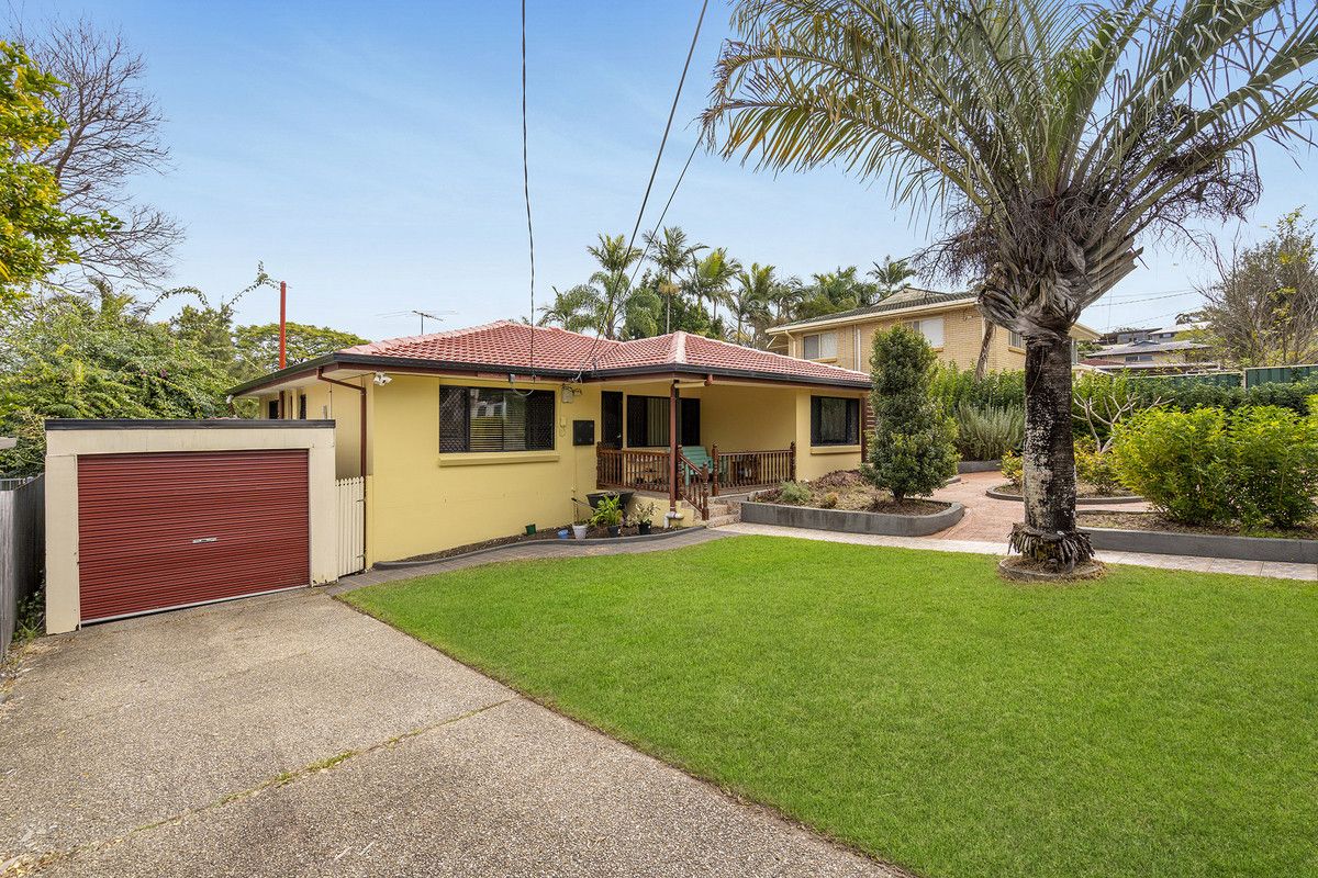 4 bedrooms House in 19 Barbaralla Drive SPRINGWOOD QLD, 4127