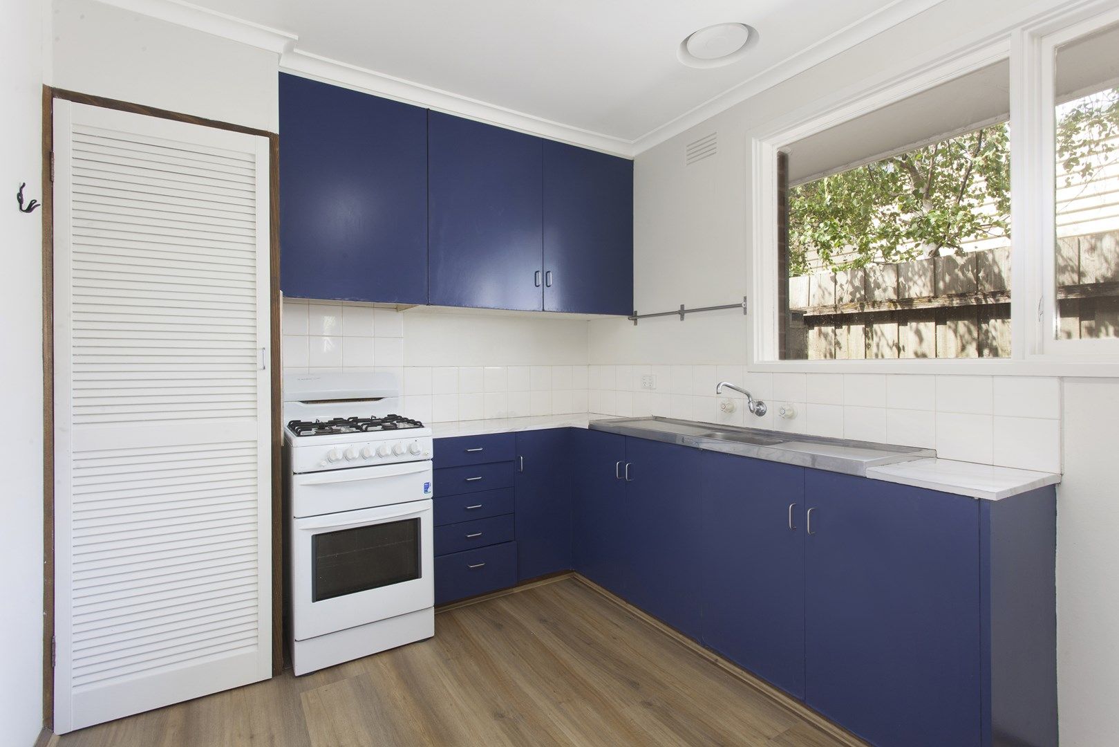 2 bedrooms Apartment / Unit / Flat in 4/83 Woornack Road CARNEGIE VIC, 3163