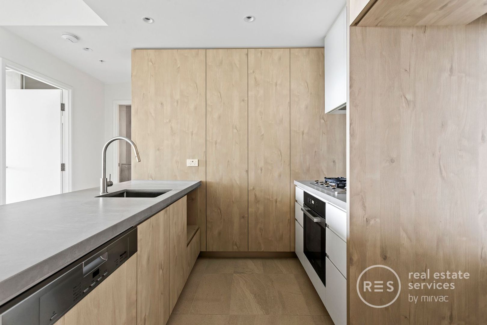 1 bedrooms Apartment / Unit / Flat in 513E/59 Stables Circuit DONCASTER VIC, 3108
