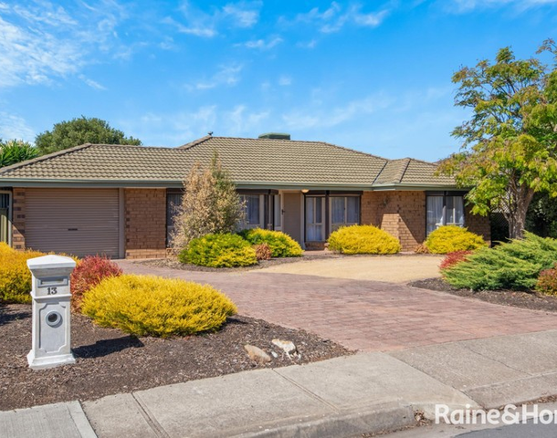 13 Warburton Drive, Woodcroft SA 5162