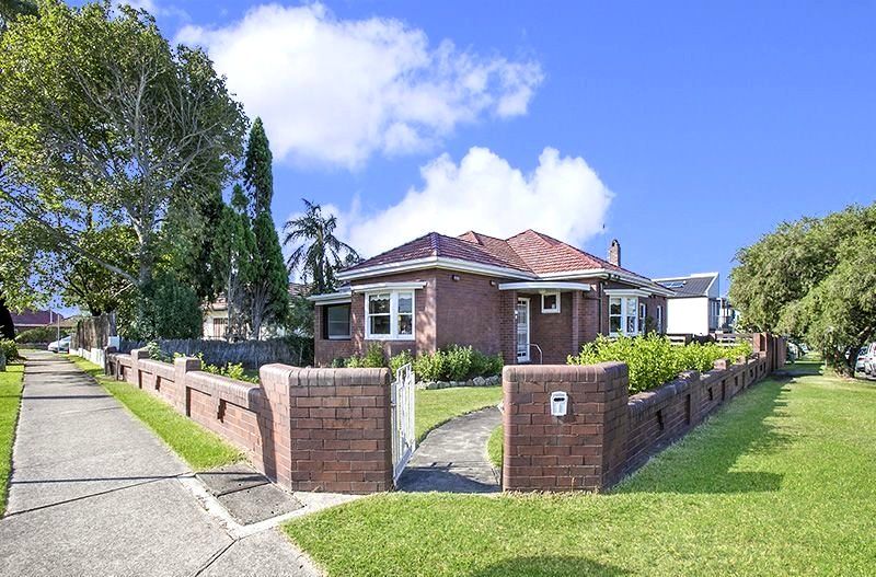 3 bedrooms House in 66 Ponyara Road BEVERLY HILLS NSW, 2209