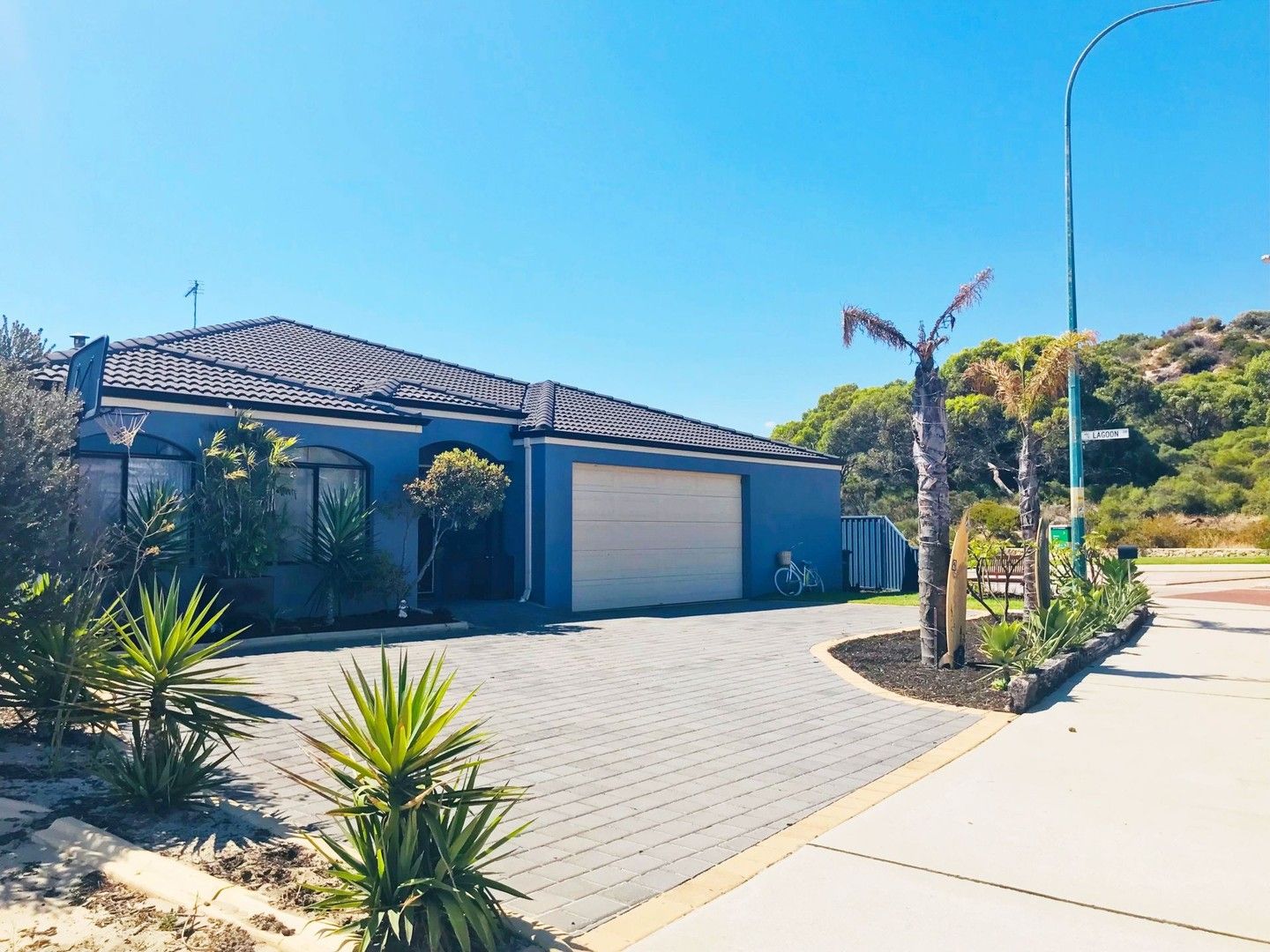 4 bedrooms House in 2 Trumpeter Parade YANCHEP WA, 6035