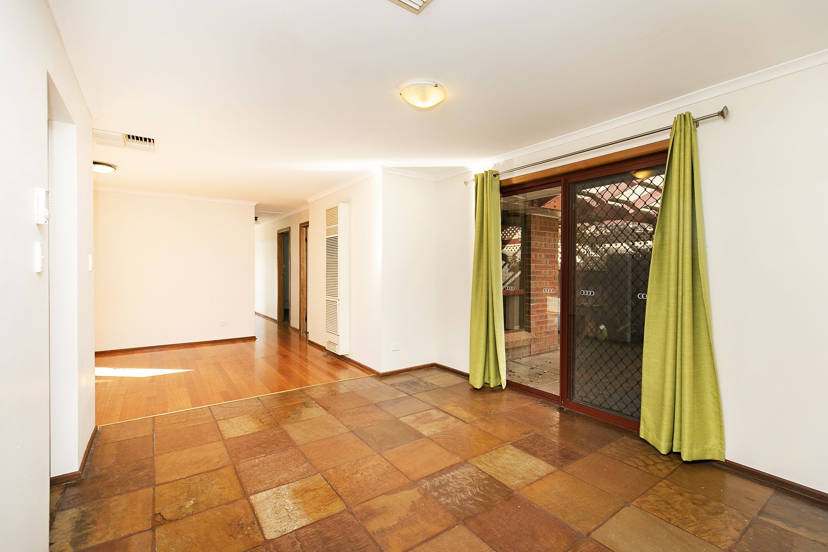 31 Martinique Dr, Seaford Rise SA 5169, Image 2