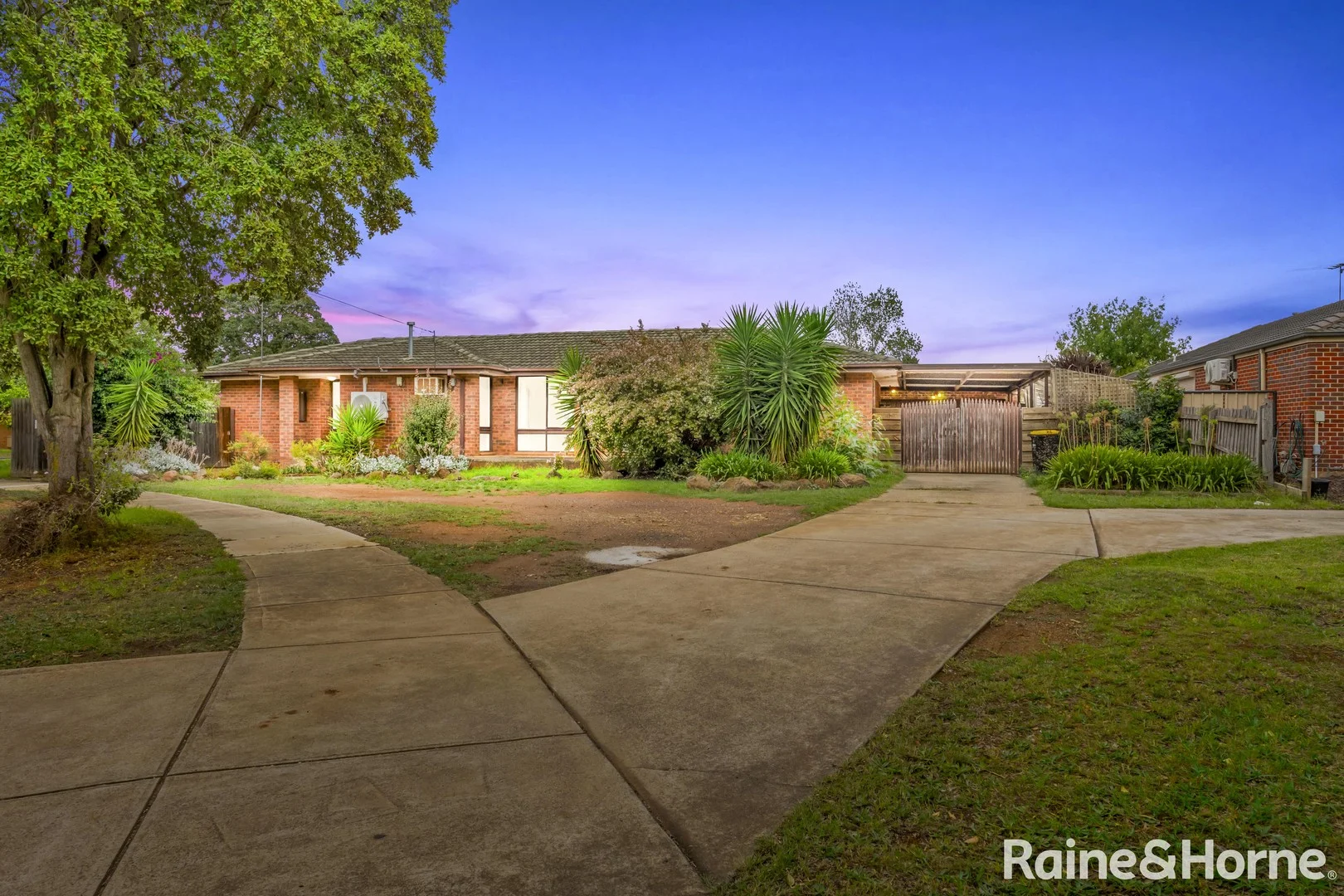 20 Kurrajong Crescent, Melton South VIC 3338