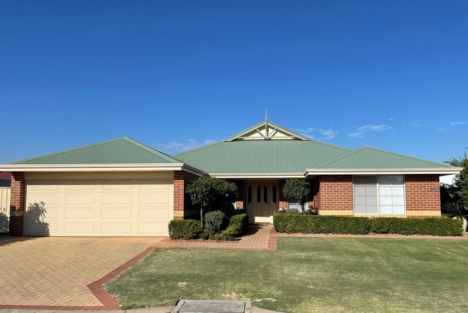 5 bedrooms House in 74 Barton Drive AUSTRALIND WA, 6233