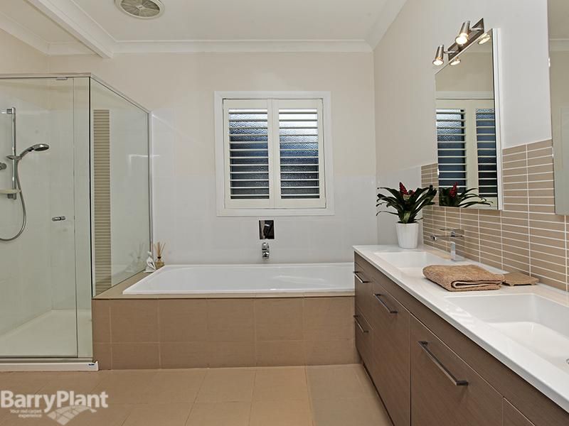 31 Pine Avenue, NORTH SHORE VIC 3214, Image 2