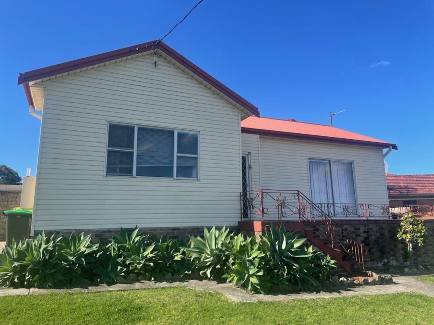 3 bedrooms House in 13 St Cloud Crescent LAKE HEIGHTS NSW, 2502