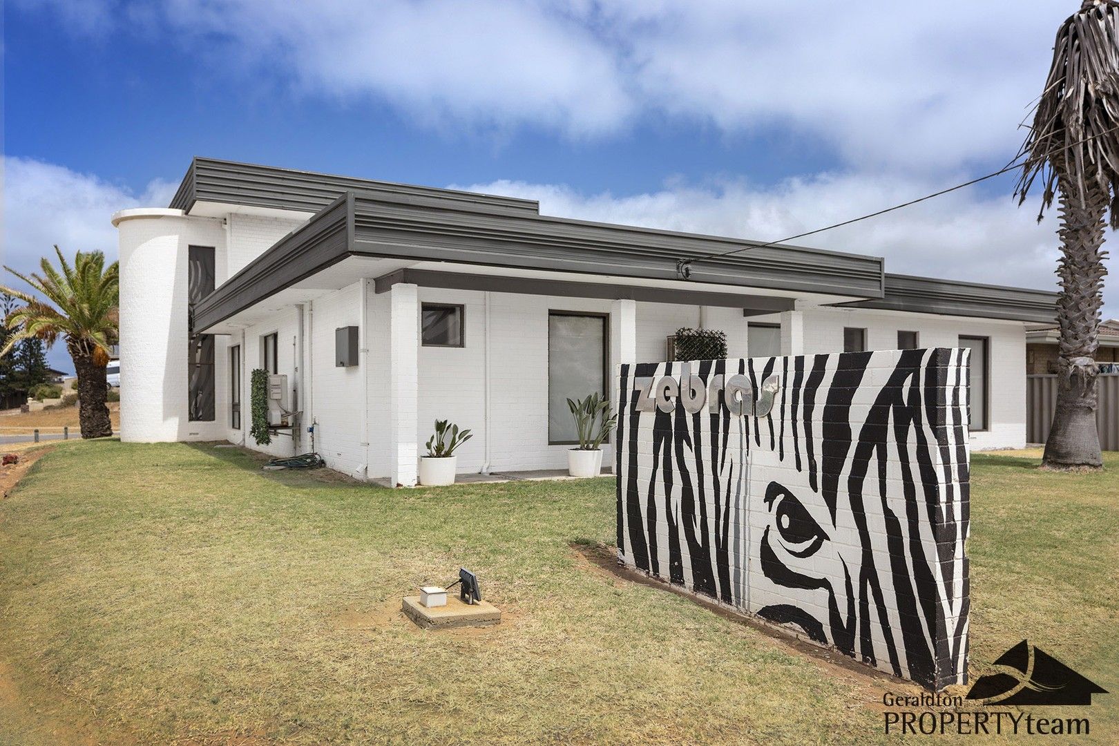 6 bedrooms House in 2 Glendinning Road TARCOOLA BEACH WA, 6530