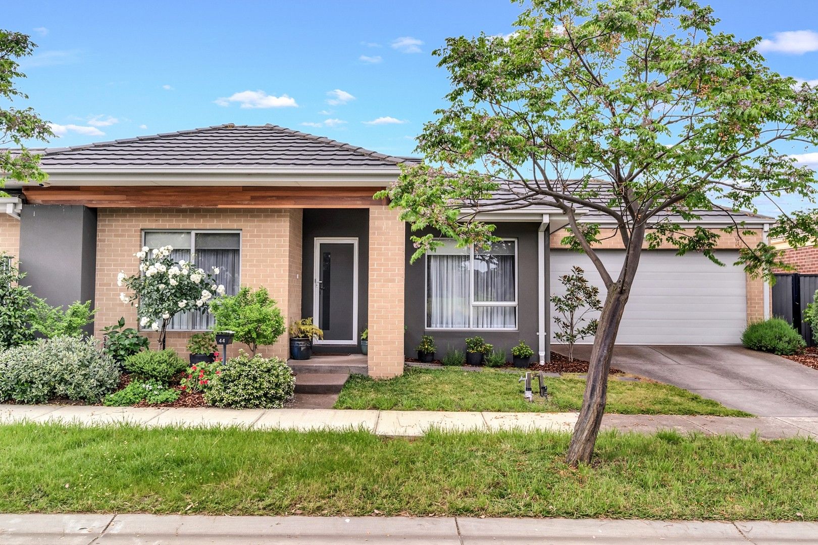 3 bedrooms House in 44 Spirited Circuit CRAIGIEBURN VIC, 3064