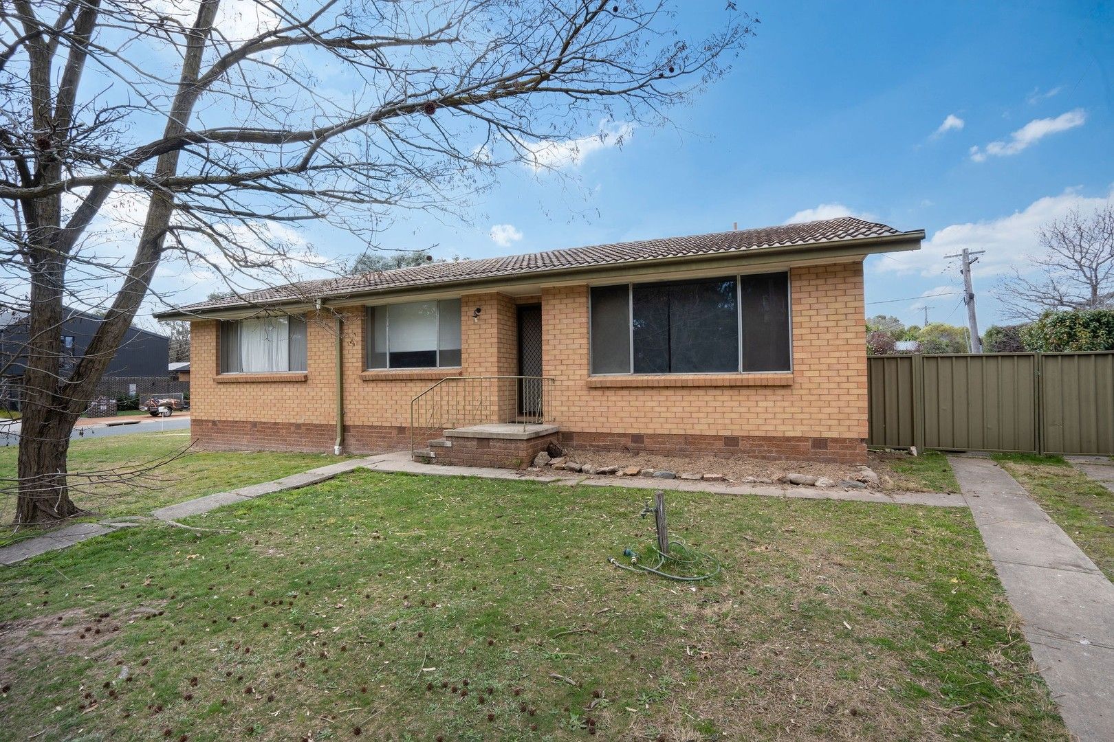 2 bedrooms House in 33B Woralul Street WARAMANGA ACT, 2611