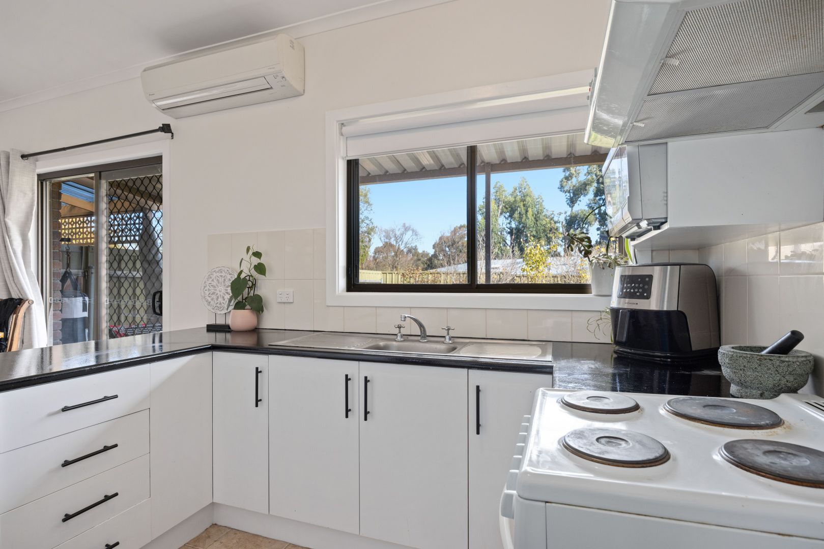 2/10 Collins Street, Hahndorf SA 5245, Image 1