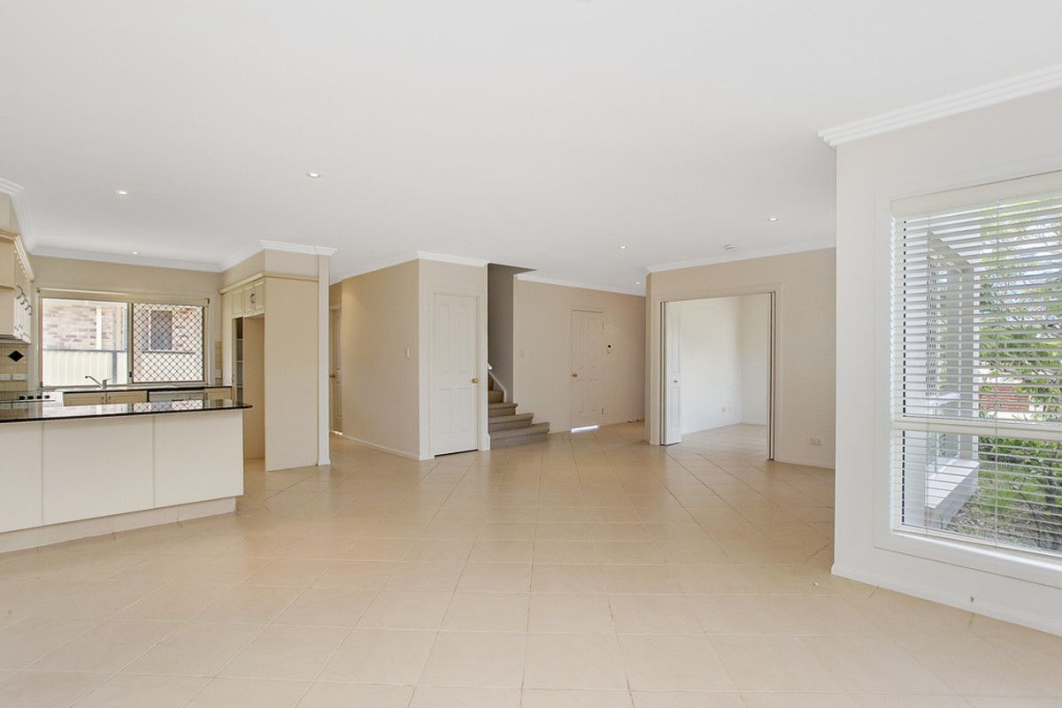 2/2 Rivage Place, Highland Park QLD 4211, Image 1