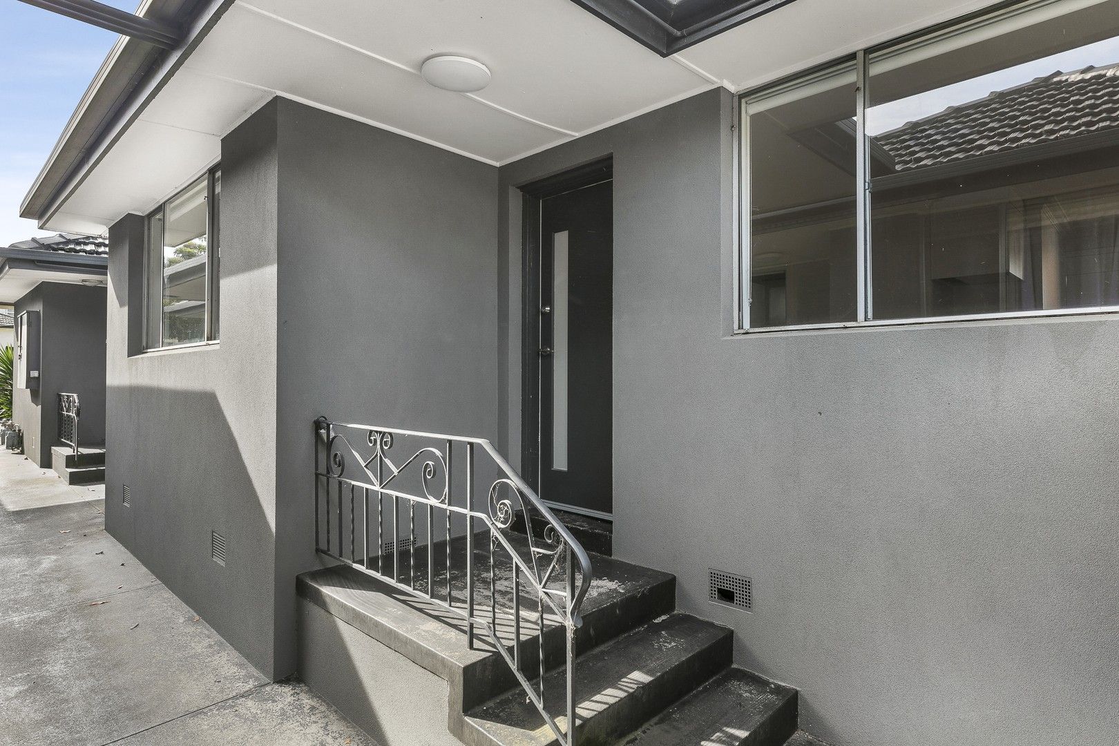 2 bedrooms Apartment / Unit / Flat in 3/1 Station Street RESERVOIR VIC, 3073