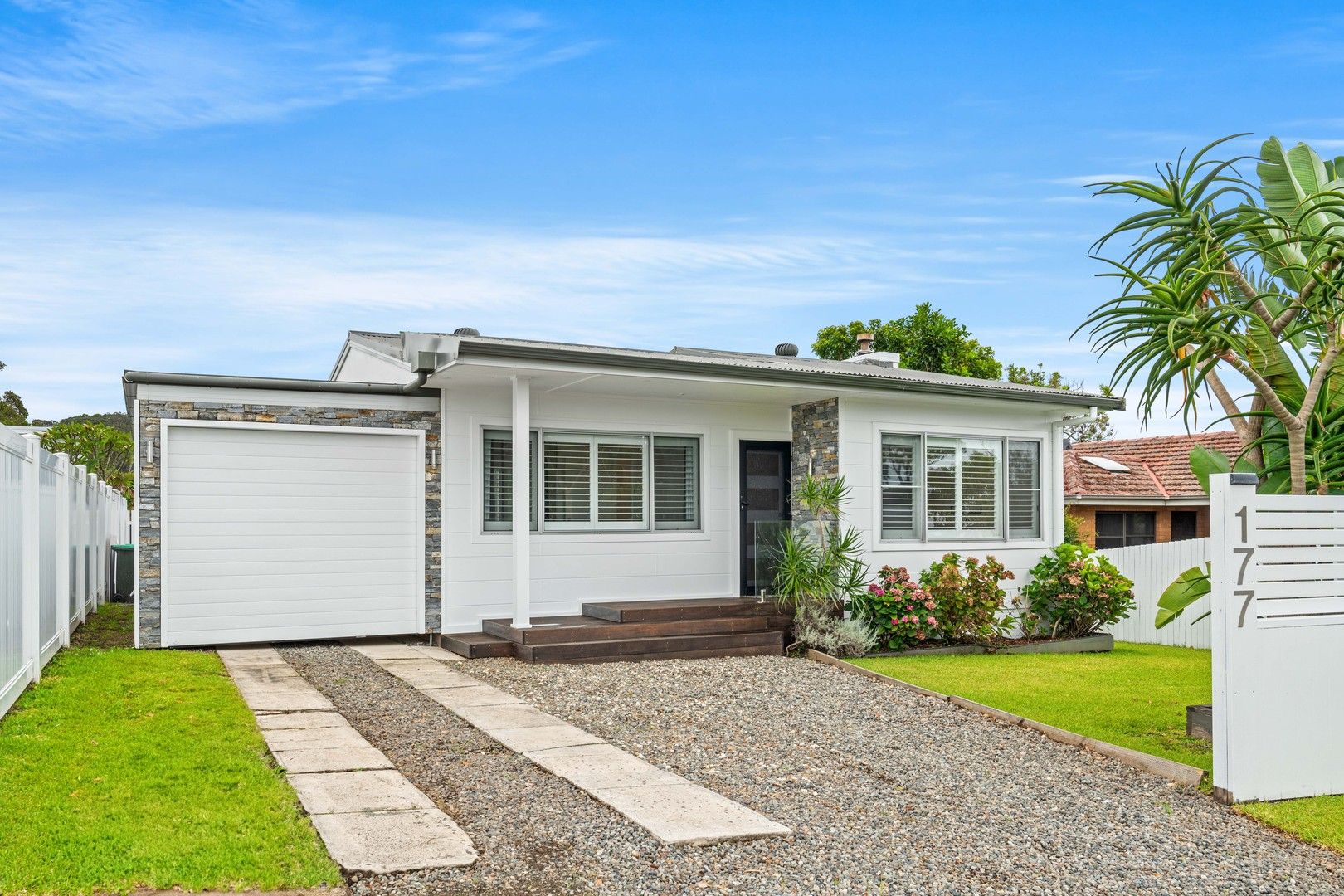 4 bedrooms House in 177 Ocean View Drive WAMBERAL NSW, 2260