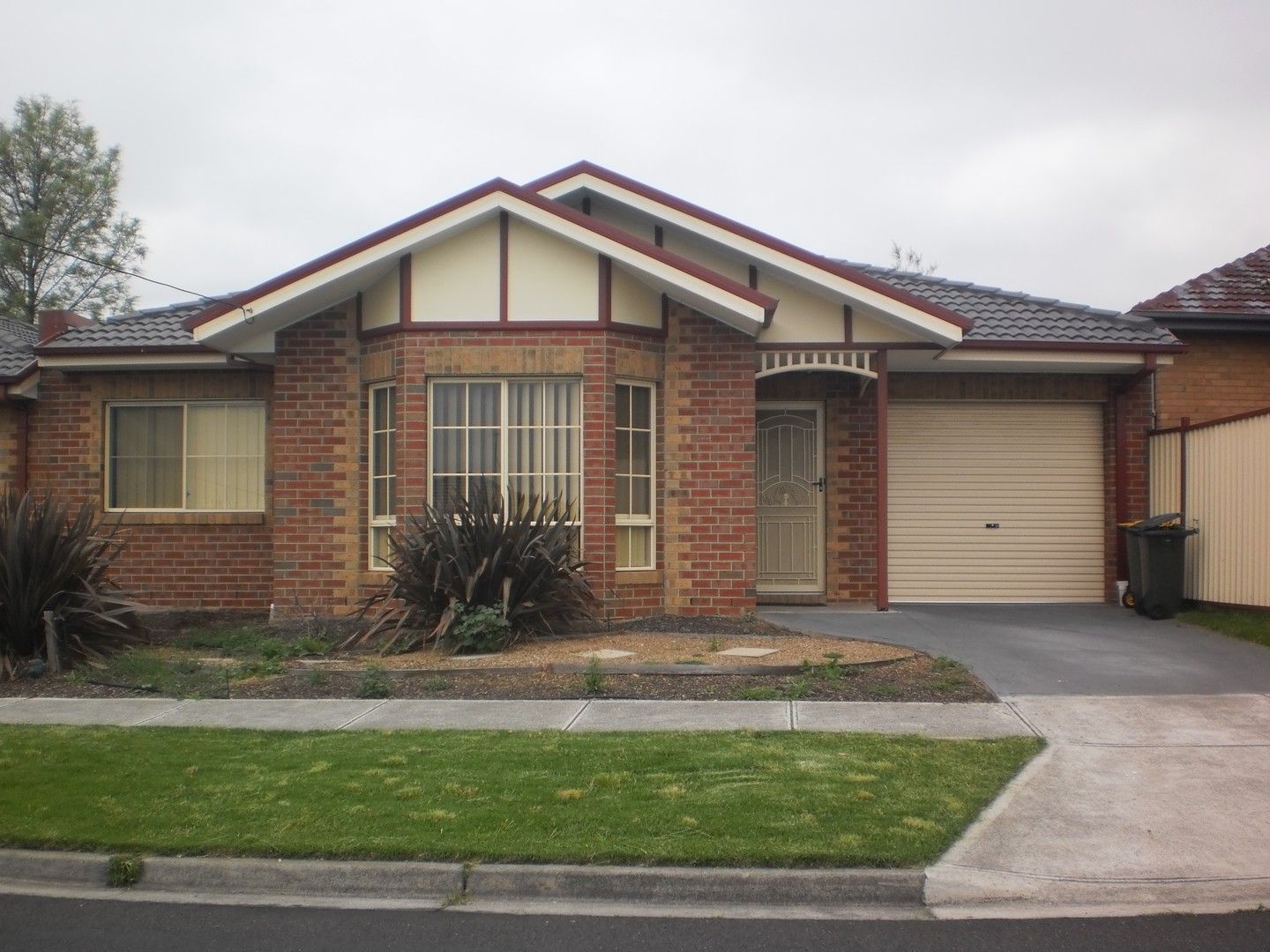 3 bedrooms Apartment / Unit / Flat in 8A Nene Avenue GLENROY VIC, 3046