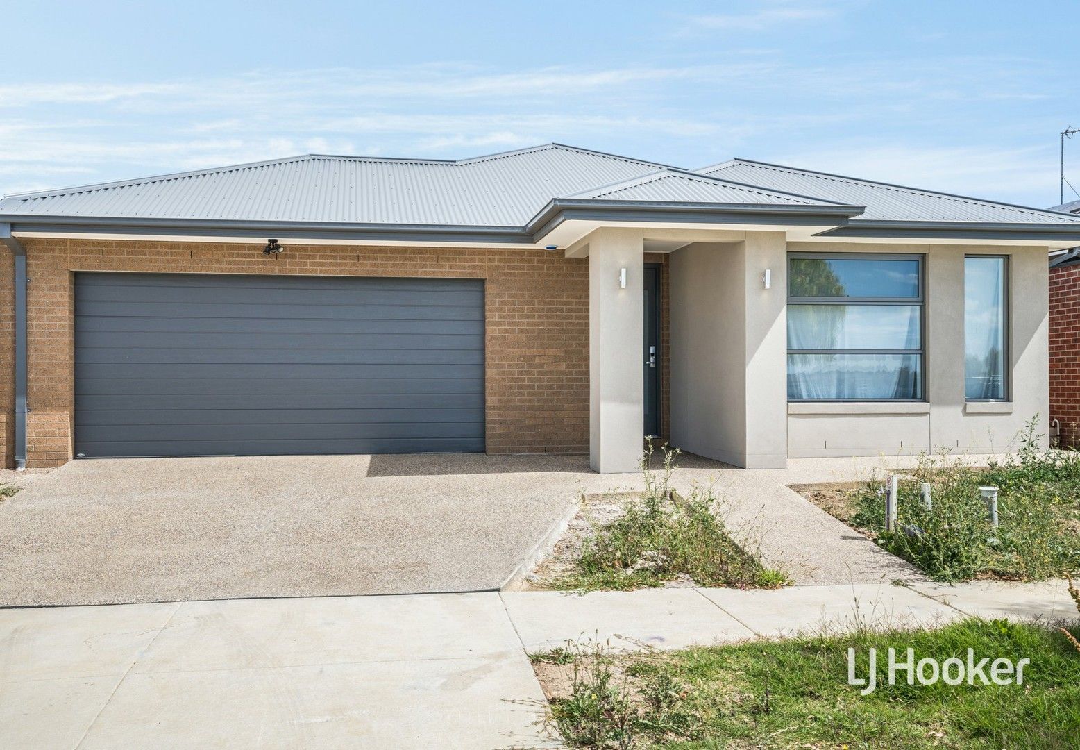 4 bedrooms House in 8 Maidstone Way CHARLEMONT VIC, 3217