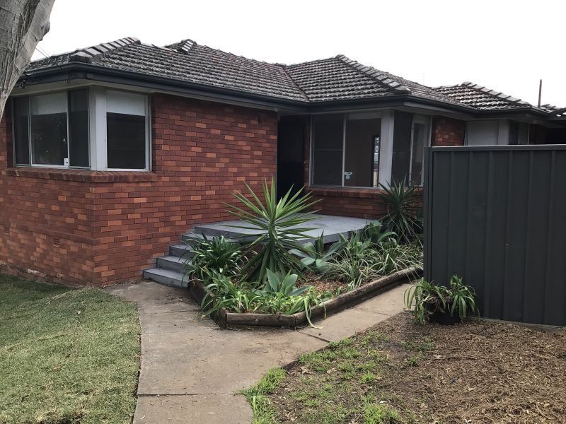 3 bedrooms House in 72 Oak Drive GEORGES HALL NSW, 2198