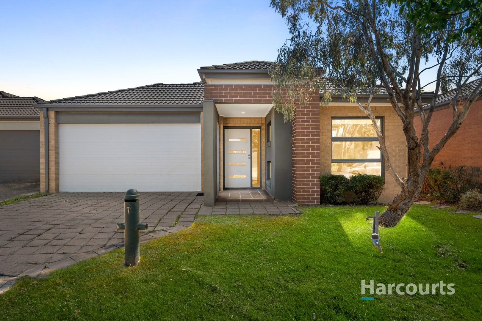 4 bedrooms House in 7 Lanark Place DEER PARK VIC, 3023