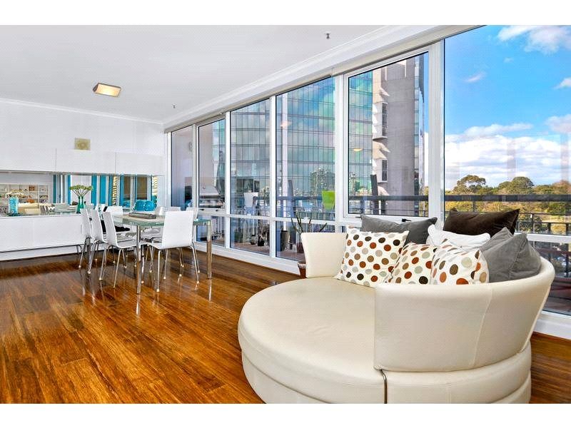 120/8 Wells Street, Southbank Property History & Address Research