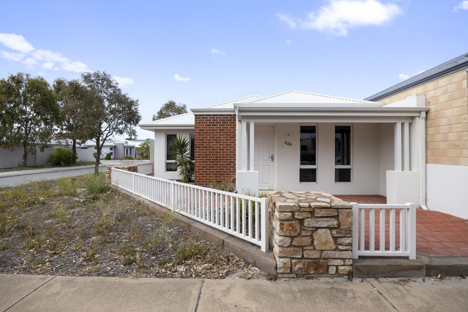 3 bedrooms House in 320 Banrock Drive ELLENBROOK WA, 6069