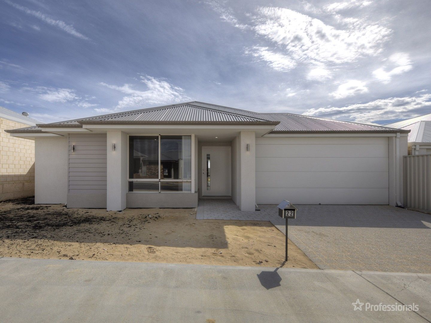 5 bedrooms House in 22 Gardenia Street ALKIMOS WA, 6038