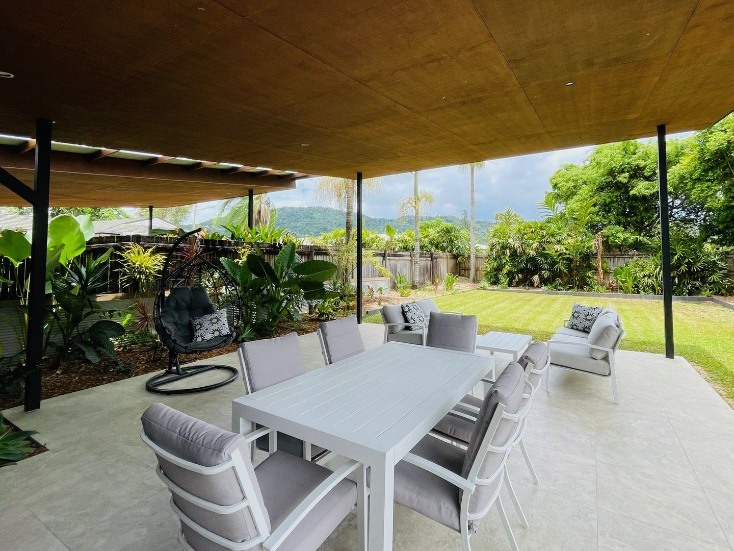 3 bedrooms House in  WHITFIELD QLD, 4870