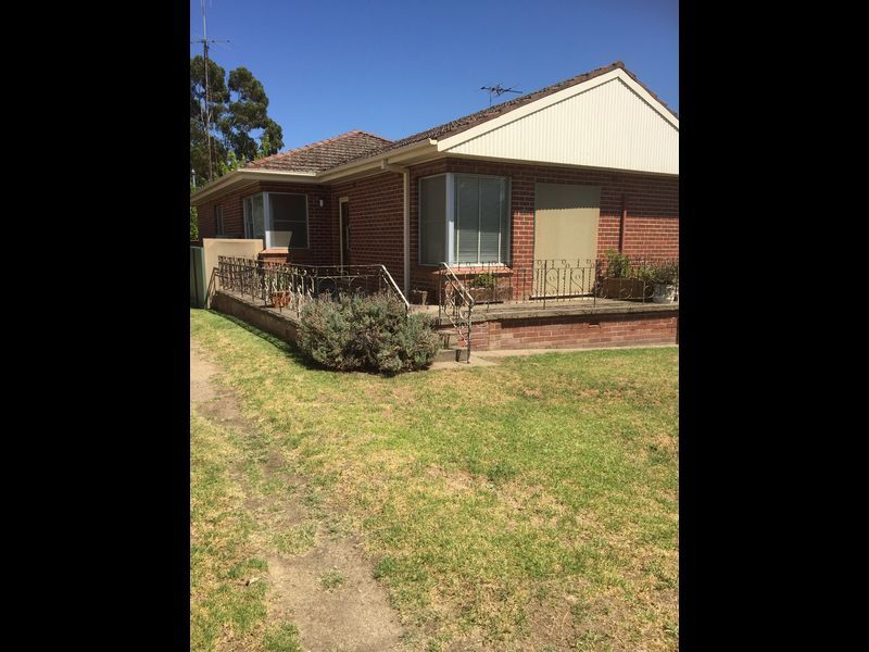 11 Wombat Street, Young NSW 2594, Image 2