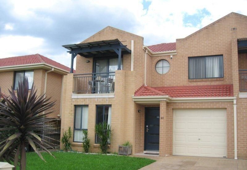3 bedrooms Duplex in 43 Coffs Harbour Avenue HOXTON PARK NSW, 2171