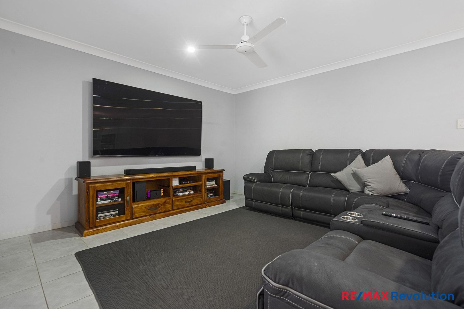 13 Parkview Street, Bahrs Scrub QLD 4207, Image 2