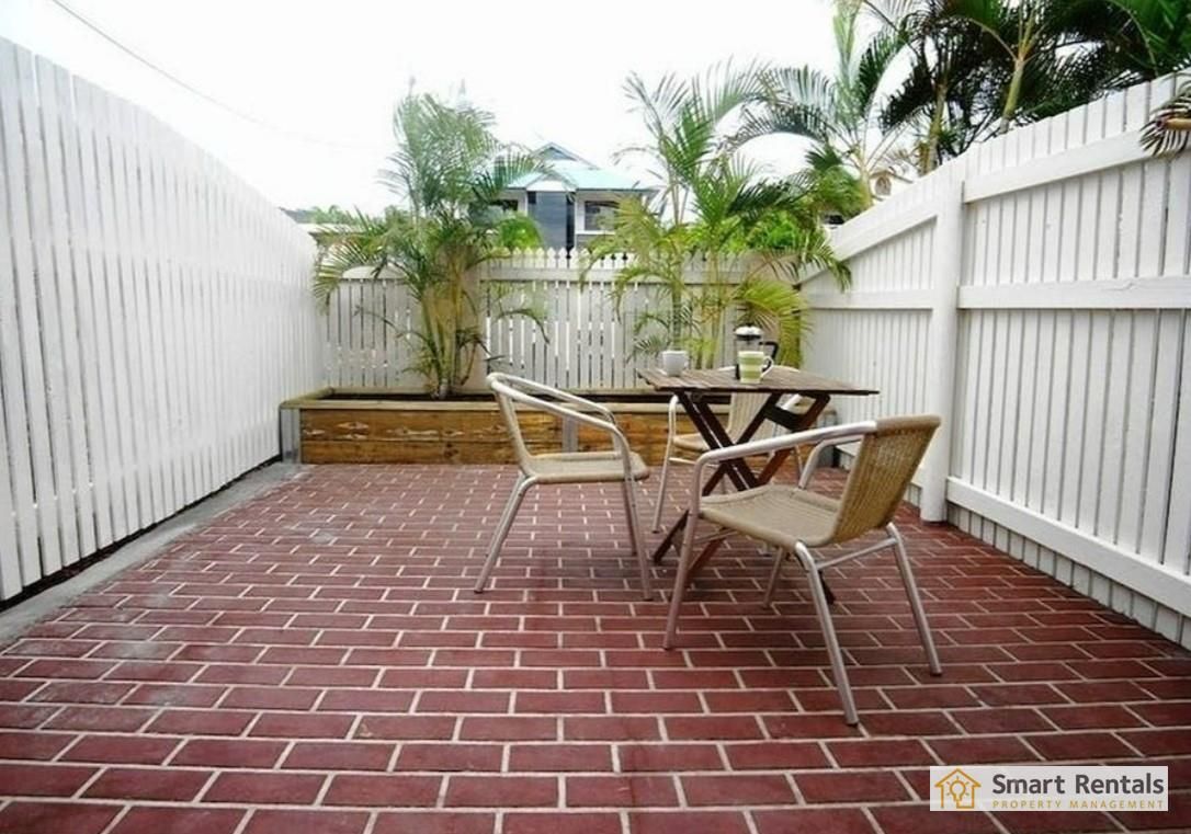 2 bedrooms House in 1/131 Eyre Street NORTH WARD QLD, 4810