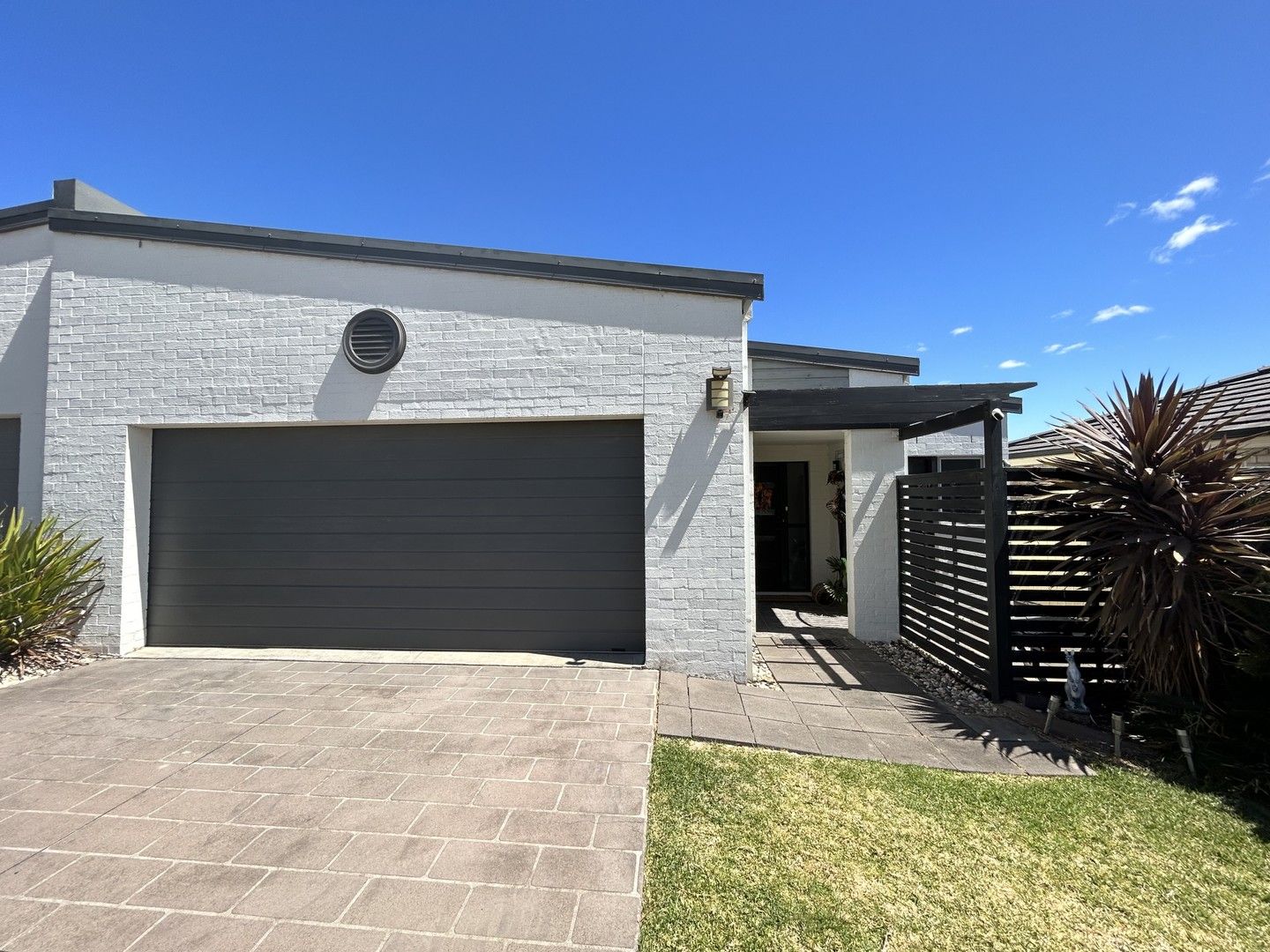 3 bedrooms House in 2/50 Peregrine Avenue TAMWORTH NSW, 2340