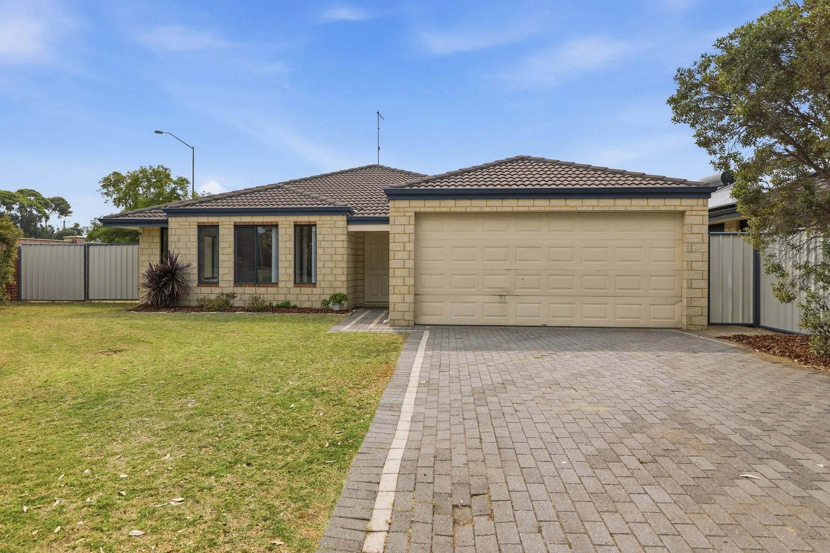 Additional image 19 of 2 Grandmere Parade, Meadow Springs WA 6210