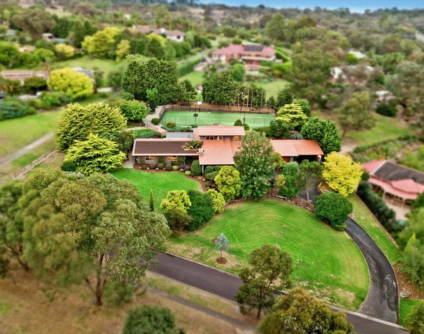 15 Lindon Strike Court, Research VIC 3095