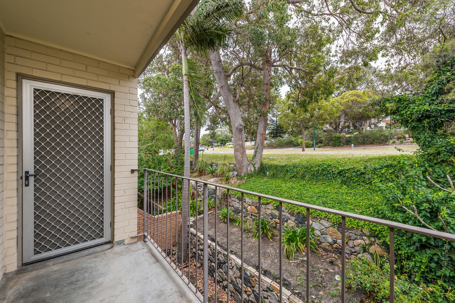 2 bedrooms Apartment / Unit / Flat in  WEMBLEY DOWNS WA, 6019