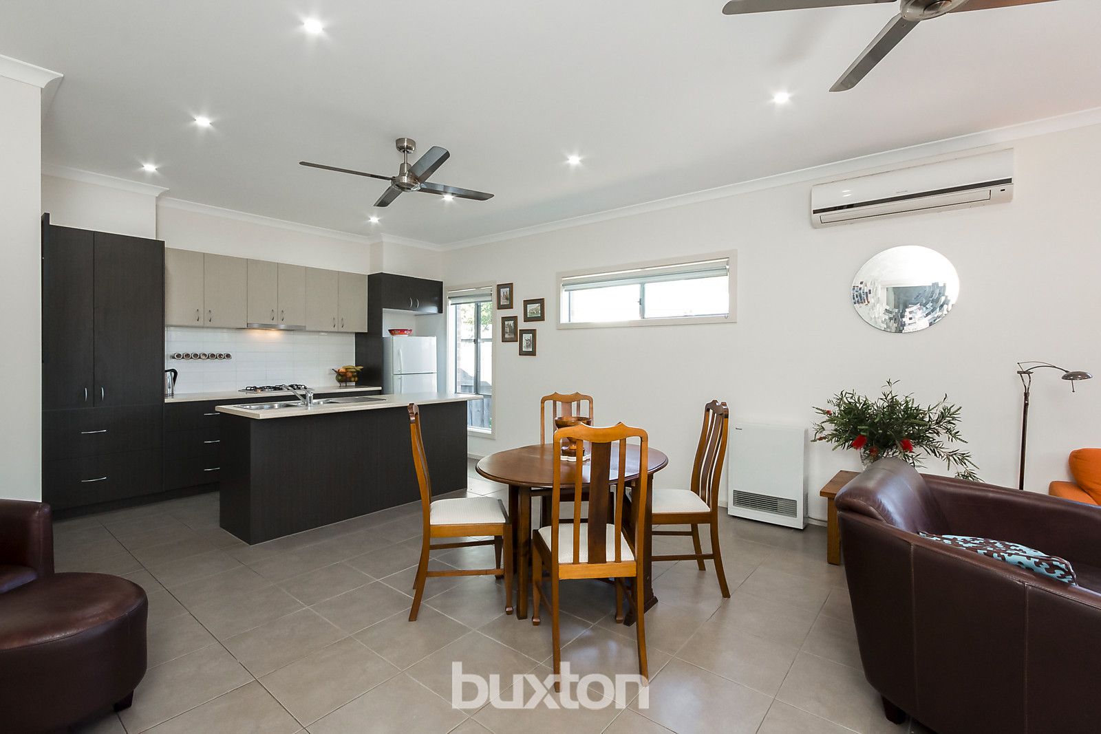 3/9 Carruthers Court, Thomson VIC 3219, Image 2