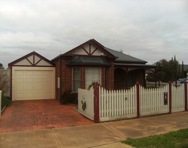 65 Northampton Crescent, Caroline Springs VIC 3023