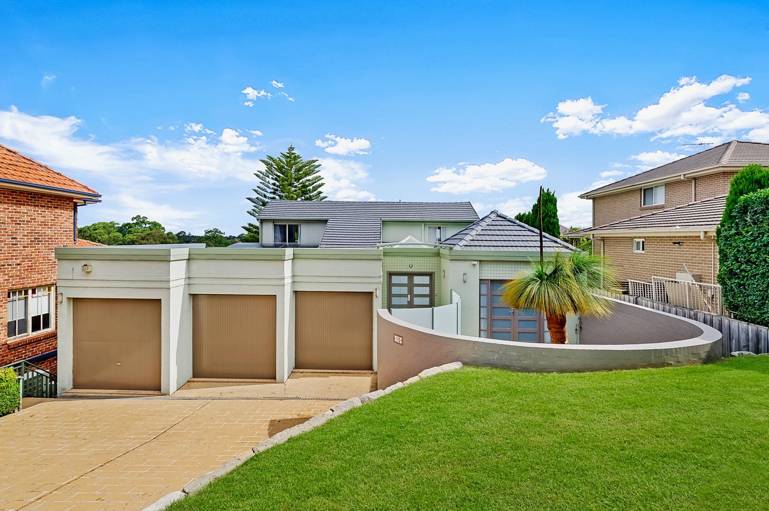 5 bedrooms House in 10 Gardenia Place CASTLE HILL NSW, 2154