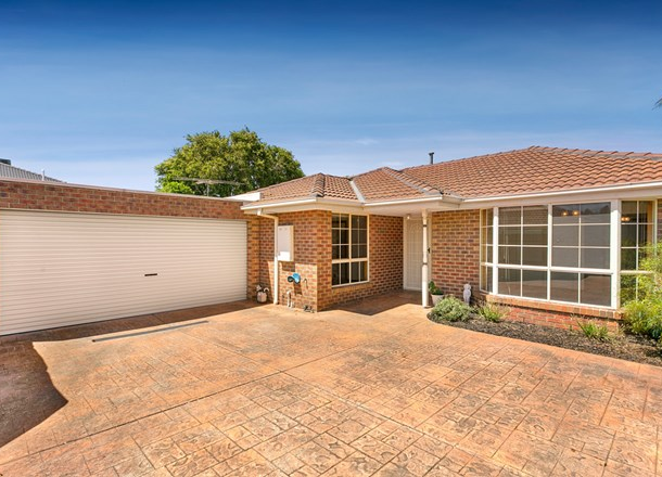 2/10 Wallace Crescent, Strathmore VIC 3041