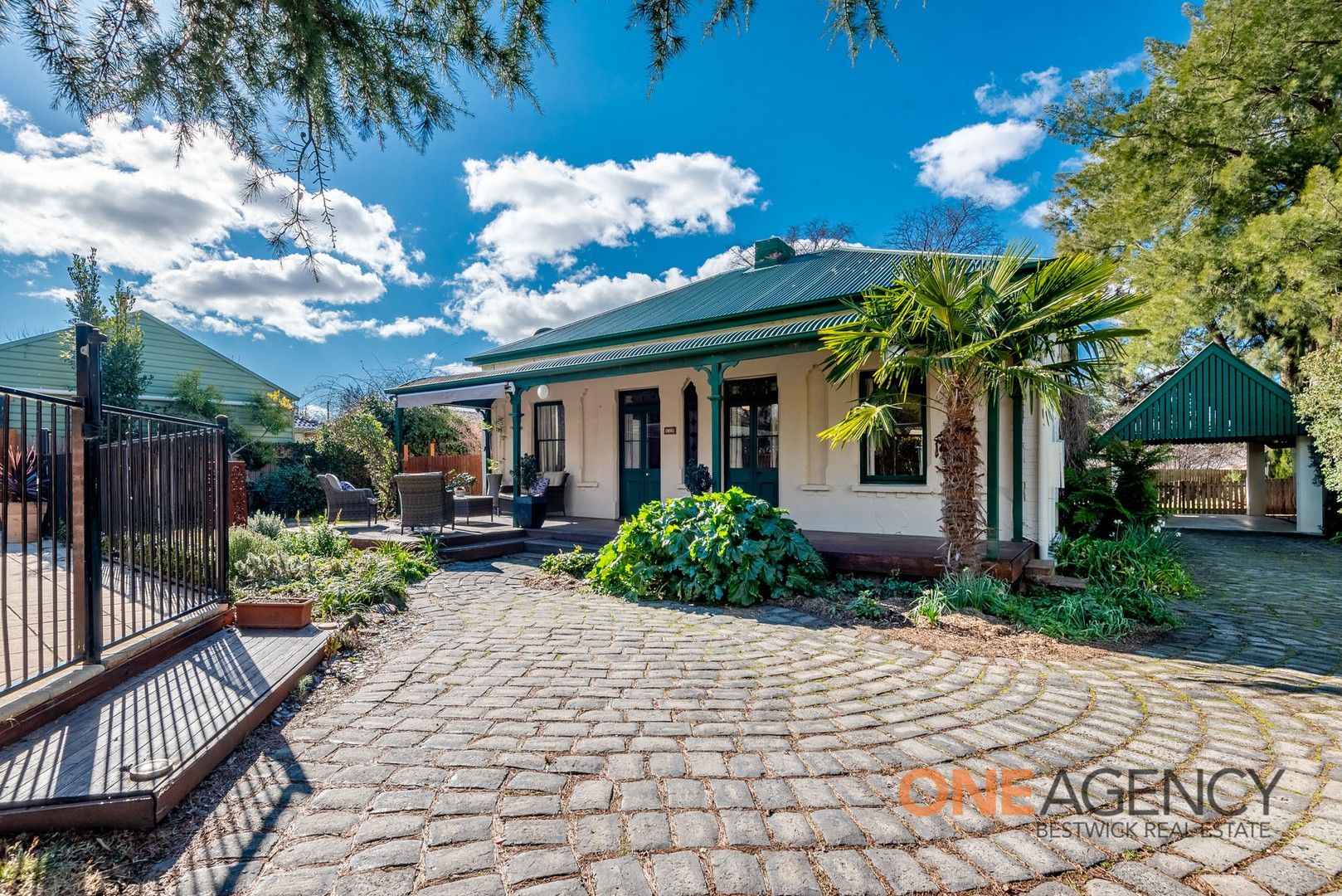 4 bedrooms House in 225 Lambert Street BATHURST NSW, 2795